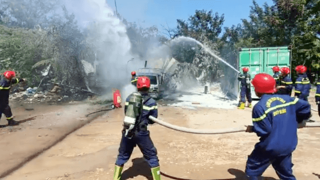 Đà Nẵng khống chế nhanh vụ cháy tại một bãi đỗ xe