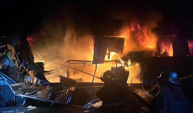 Cháy lớn tại nhà xưởng hơn 300m2 ở Nguyễn Khoái, Hà Nội