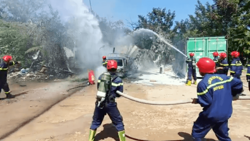 Đà Nẵng khống chế nhanh vụ cháy tại một bãi đỗ xe